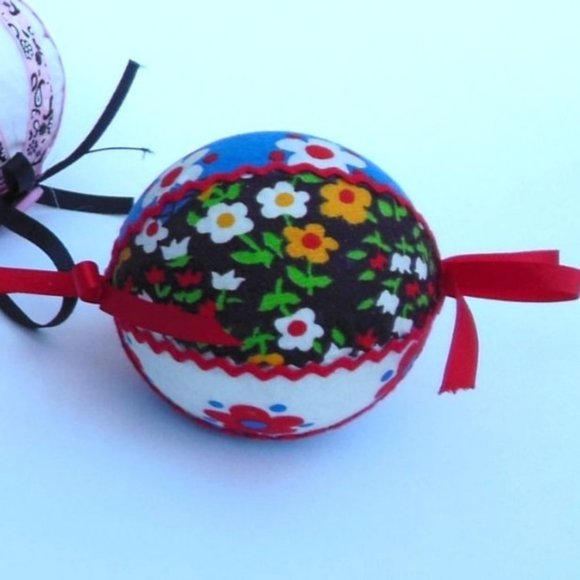 Vintage Lot Of 4 Handmade Patchwork Quilt Christmas Ornaments - Picture 5 of 7